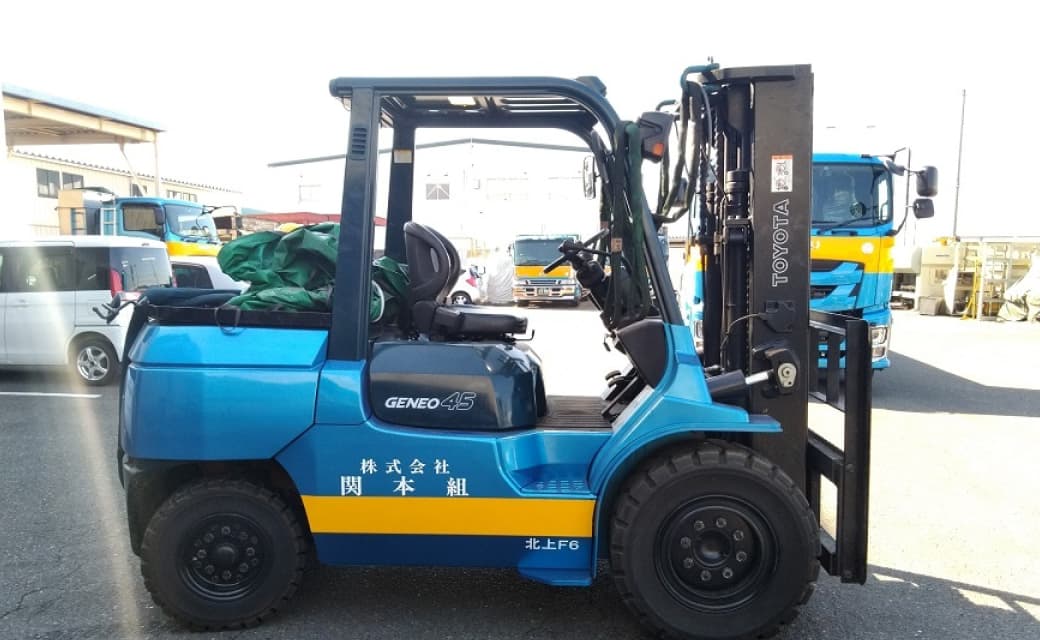 フォークリフト