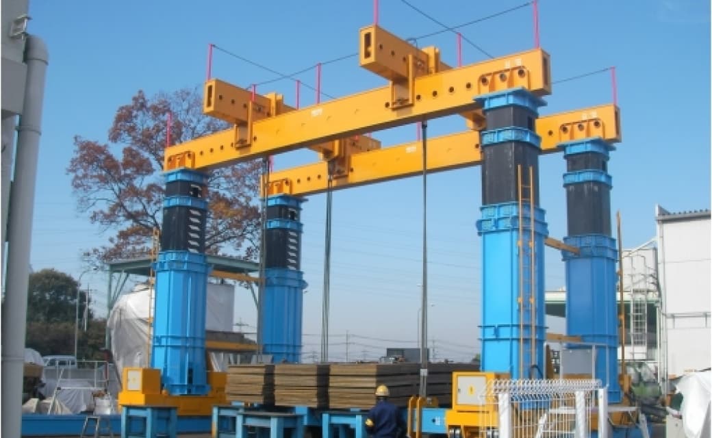 ガントリー（油圧リフター）